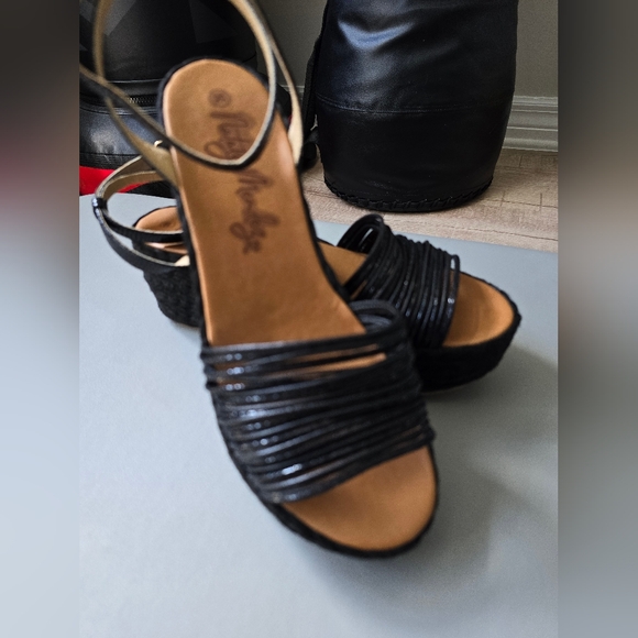 Black platform sandals in size 8 - Picture 2 of 7